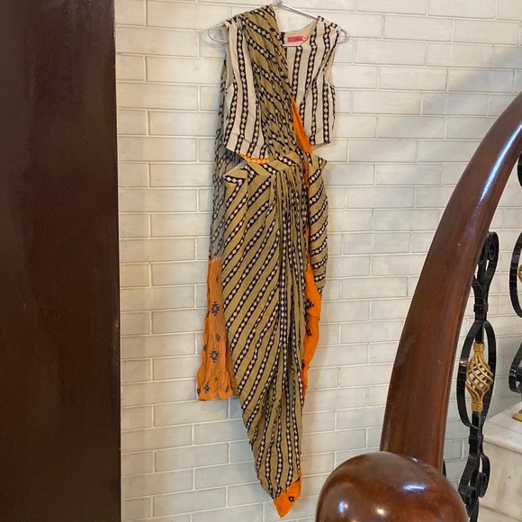 Draped saree designer(SOUP BY SOUGAT PAUL) - Picture 3 of 6